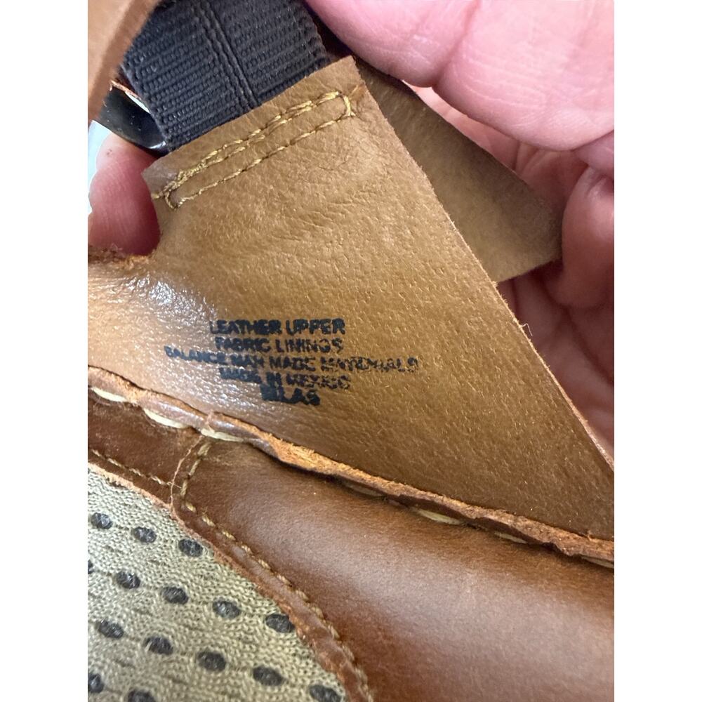 Born Salas Sandals Brown Syrup Leather Comfort Slides Buckle Women 9 - Picture 6 of 9